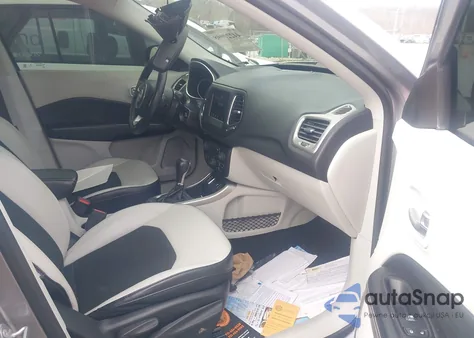 2019 Jeep Compass Sun And Wheel Fwd z USA, uszkodzony, nr VIN 3C4NJCBB4KT615885